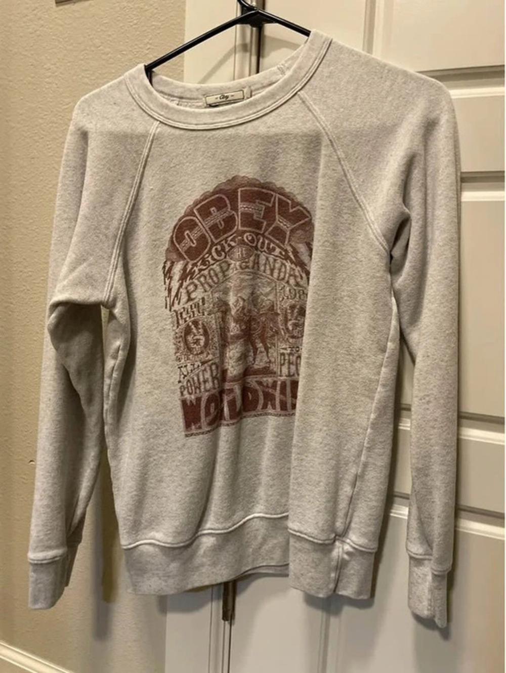 Obey women’s sweatshirt